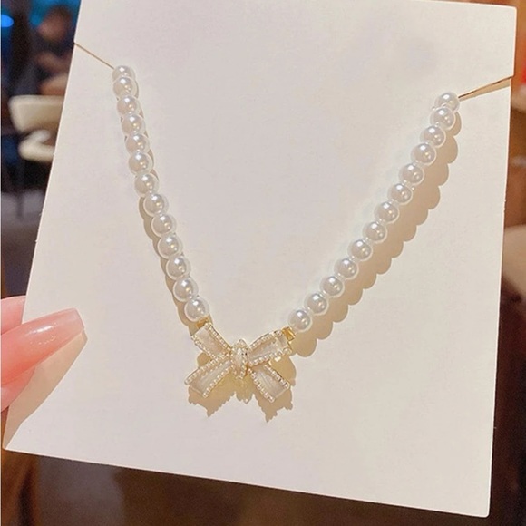 Rhinestone Bow Decor Faux Pearl Beaded Necklace - Picture 2 of 2